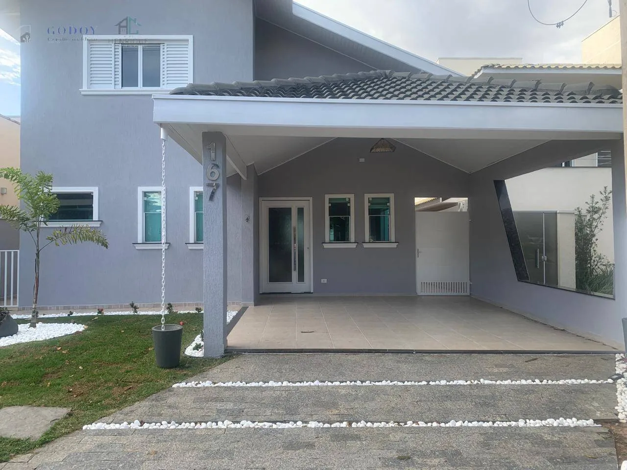 Imagem Conforto e lazer completos: casa com espaço gourmet, jacuzzi e 4 vagas