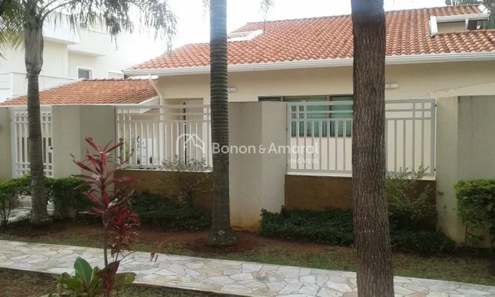 Imagem Linda casa com 257 m² de área construída em terreno de 535 m², distribuída em três níveis e c...