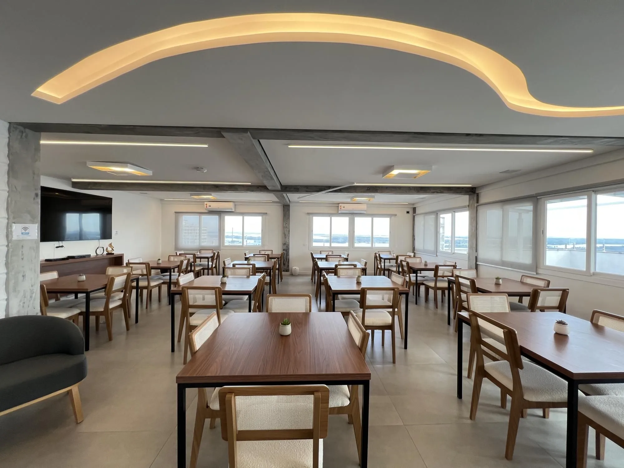 Imagem Sala Comercial Mobiliada 68m² - Centro, Prédio 24h com Rooftop