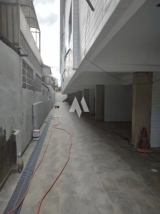 Imagem Villagio Triplex no Macuco com 2 suítes e vaga privativa