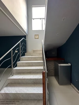 Imagem Alugue uma casa de luxo em condomínio exclusivo em Catu de Abrantes, Camaçari-BA! 5 quartos, 5 suítes, 3 salas, 2 banheiros, 2 vagas de garagem e 300m² de área.