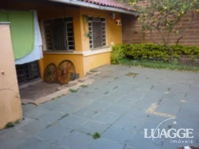 Imagem casa com 4 dormitórios, sendo uma suíte , e 530 area privativa