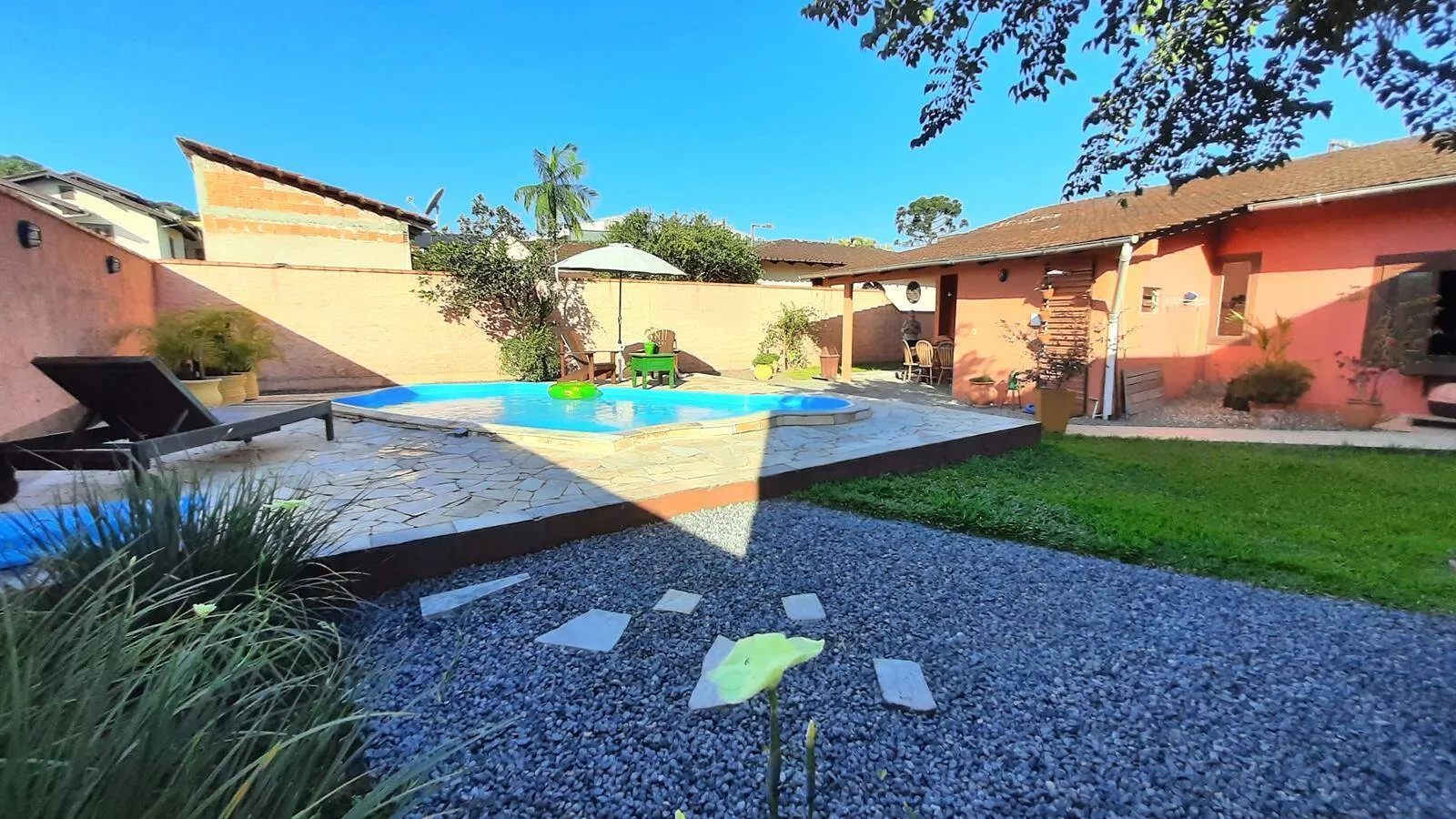 Imagem Casa Semi Averbada no Bairro Floresta com piscina