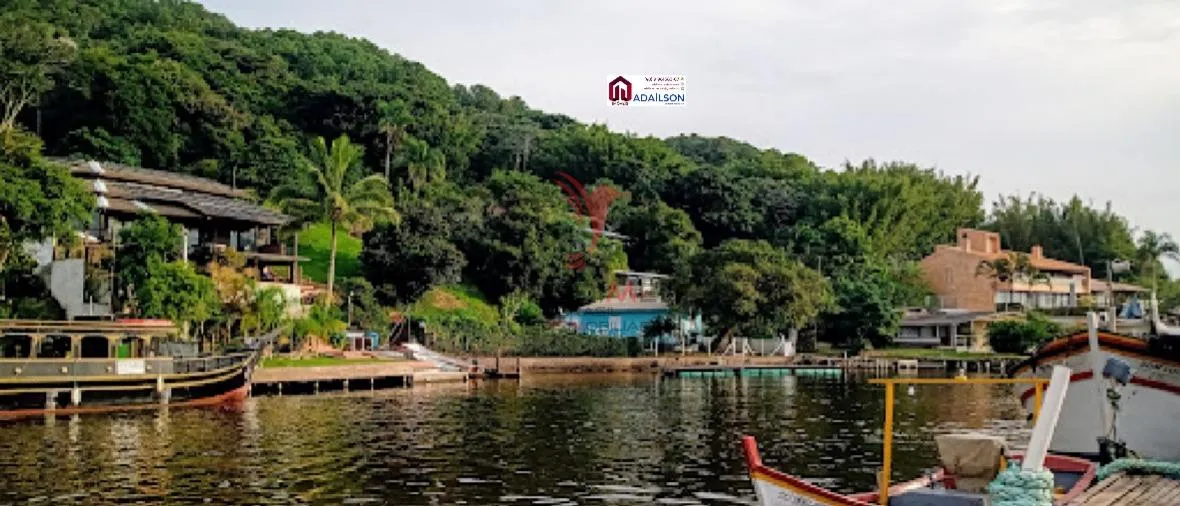 Imagem Casa com edícula em Florianópolis SC, À venda no Canal da Barra da Lagoa!