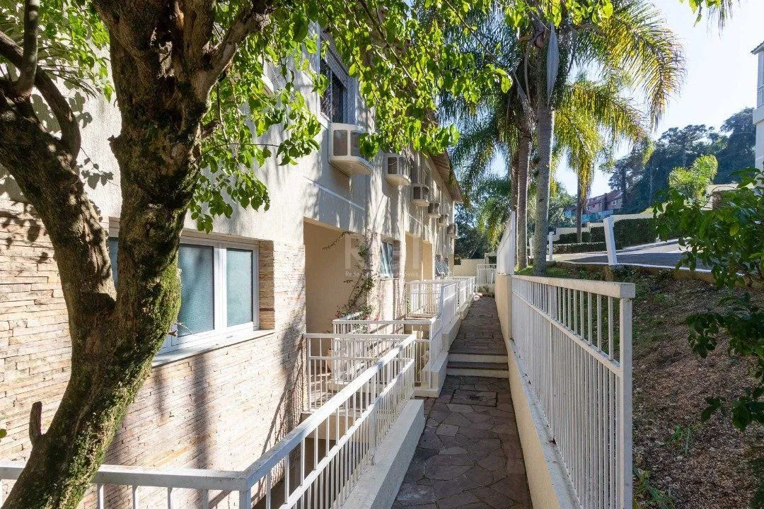 Imagem Casa Condominio para Venda - 245.29m², 3 dormitórios, sendo 1 suites, 2 vagas - Pedra Redonda