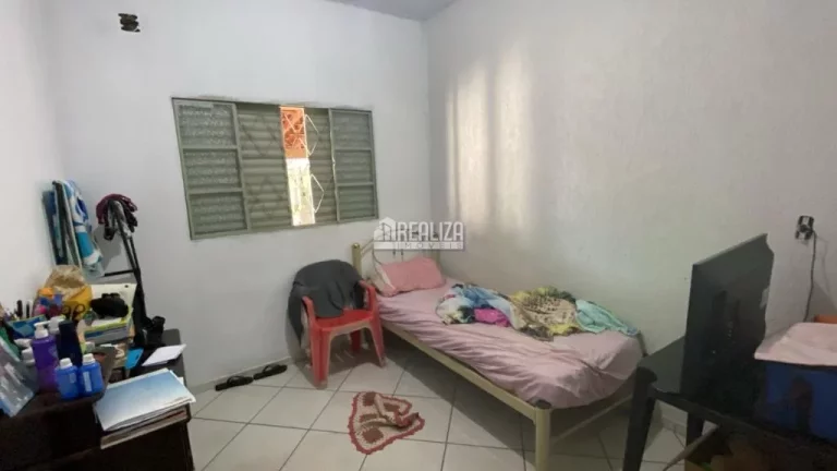 Imagem Casa à venda no Jardim Maracanã, Uberaba: 2 dormitórios, 3 garagens!
