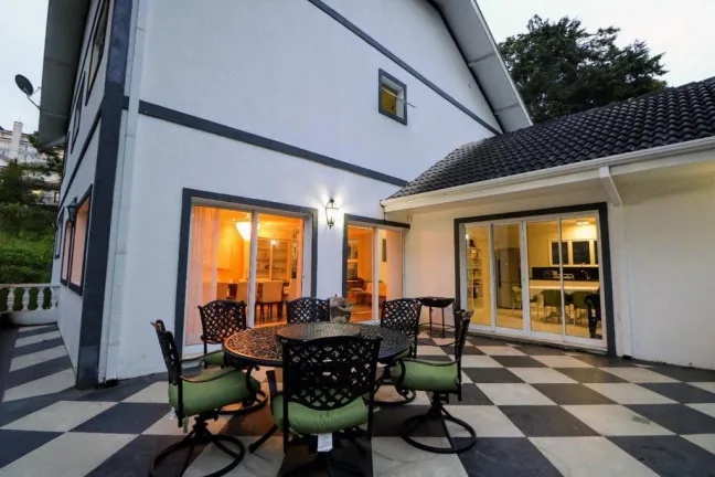 Imagem Casa com 5 Quartos à Venda, 500 m² em LOTM - Campos do Jordão