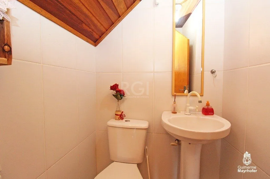 Imagem Casa para Venda - 220m², 2 dormitórios, sendo 2 suites, 3 vagas - Teresópolis