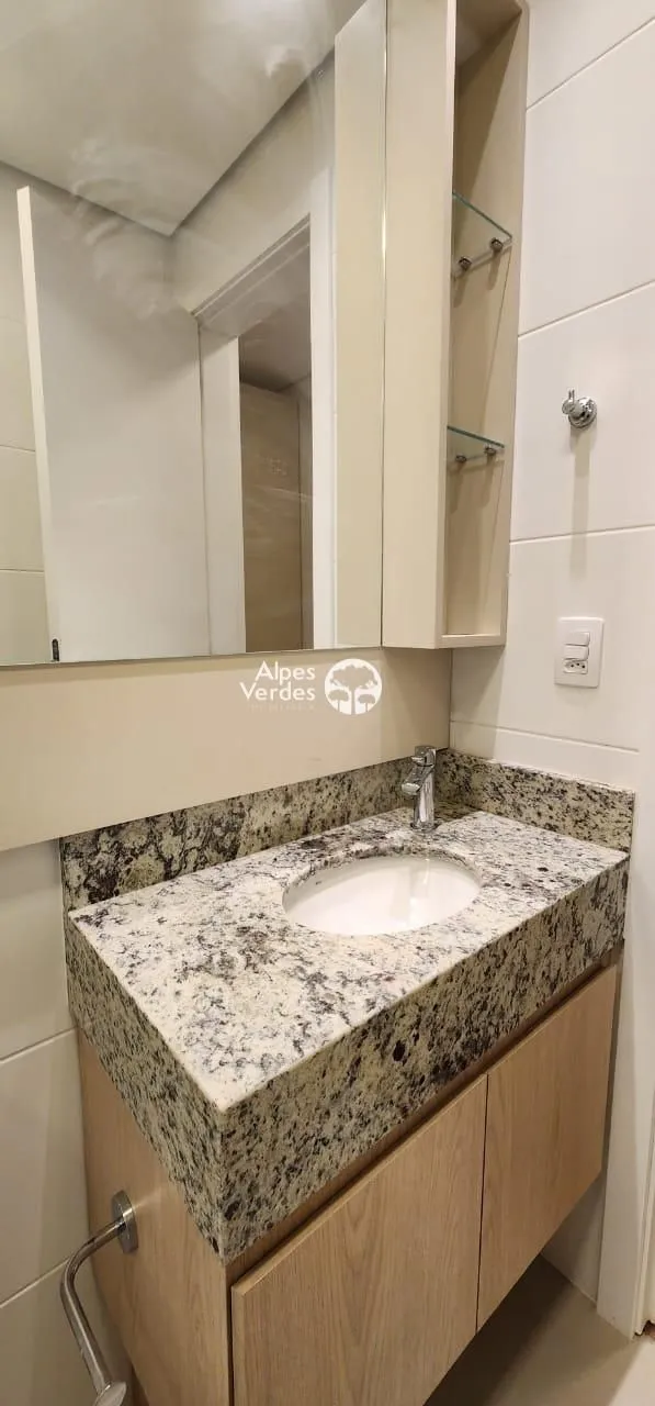 Imagem Vende-se apartamento semi-mobiliado em Gramado a 10 minutos da Rua Coberta