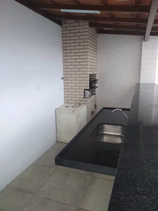 Imagem De frente para o mar da Praia do Morro 3 quartos sendo uma suíte +DCE duas vagas de garagem. Prédio com área de lazer