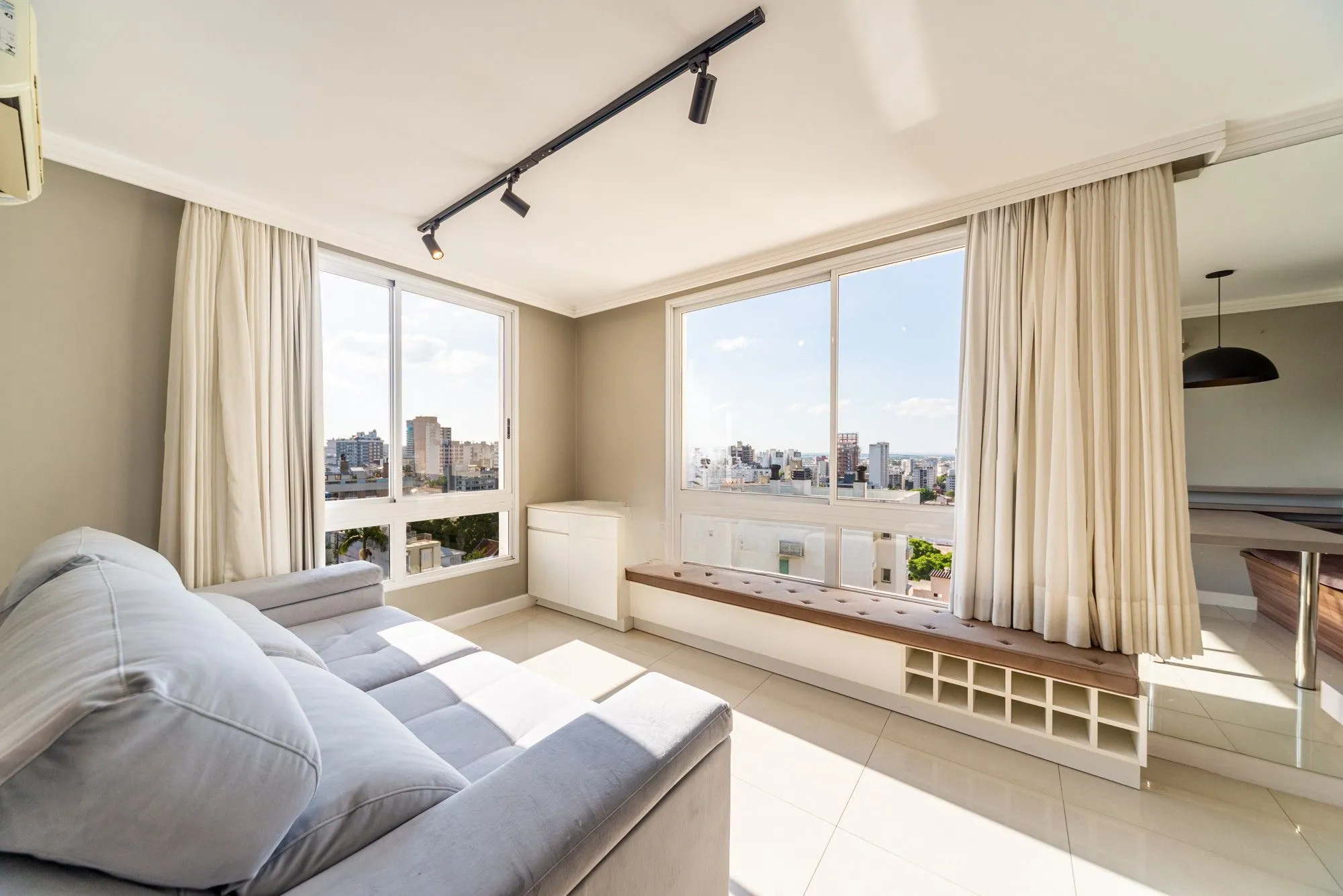 Vende-se apartamento com 1 quarto e 1 vaga - Mont'Serrat