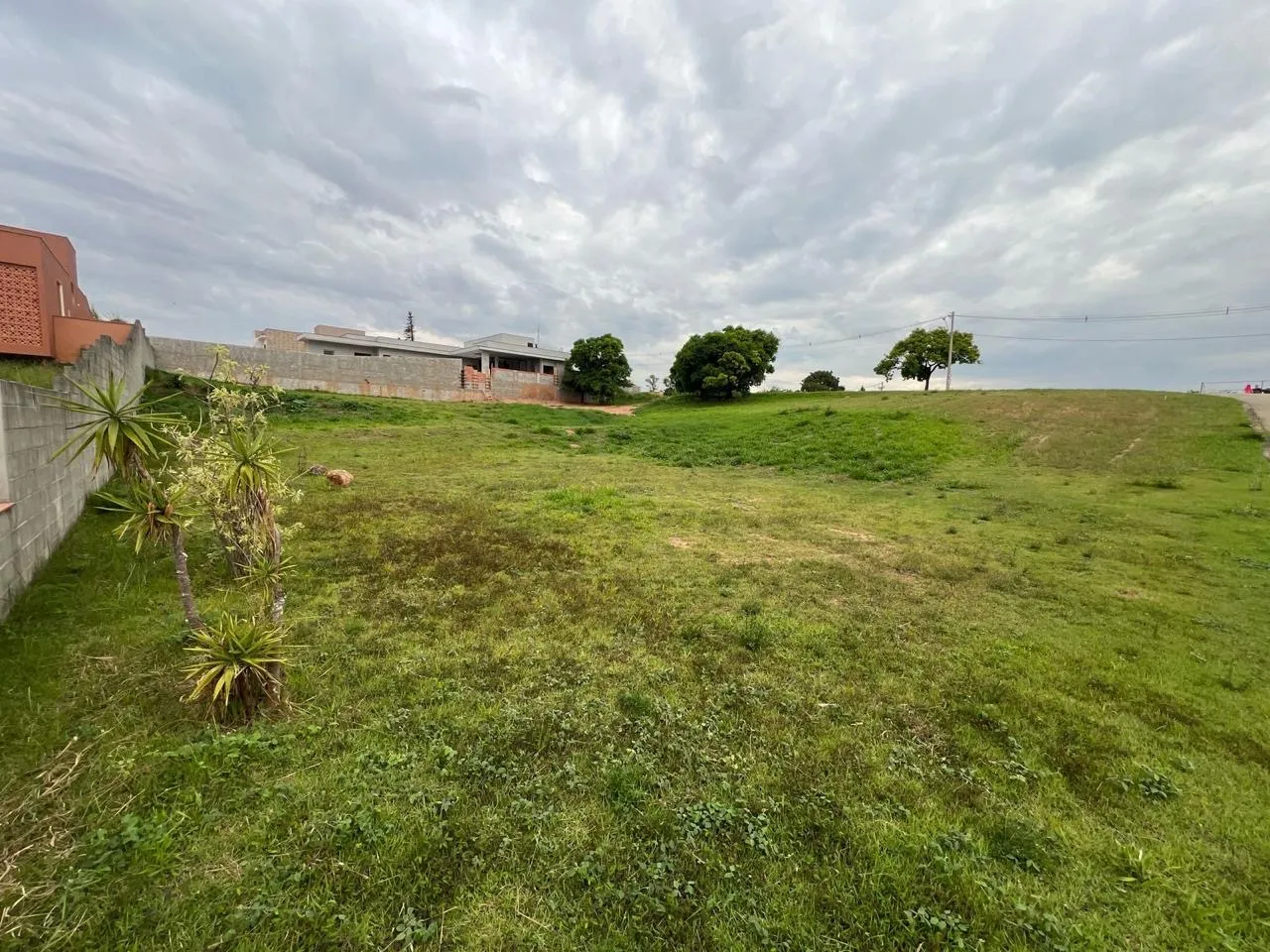 Imagem Excelente oportunidade de investimento! Terreno em condomínio Tereza Maria com 1022m² de área total, localizado no bairro Caputera em Sorocaba/SP.