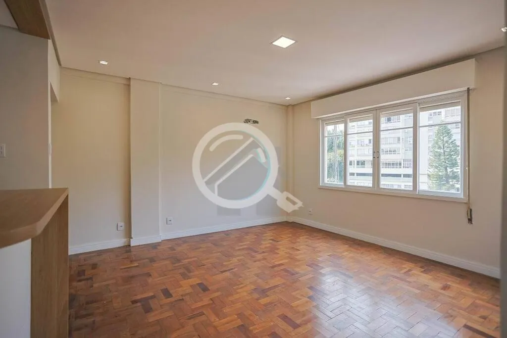 Imagem Apartamento a venda com 2 quartos no bairro Moinhos/Floresta. Desfrute de um ambiente renovado na Av...