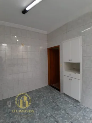 Imagem Sobrado para Locação, com Suíte e Varanda na Vila Gumercindo.