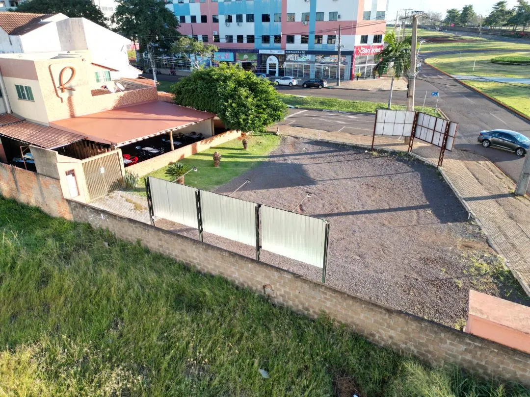 Imagem Terreno de esquina com sala comercial e apartamento, Bairro Fag, Cascavel - Venda