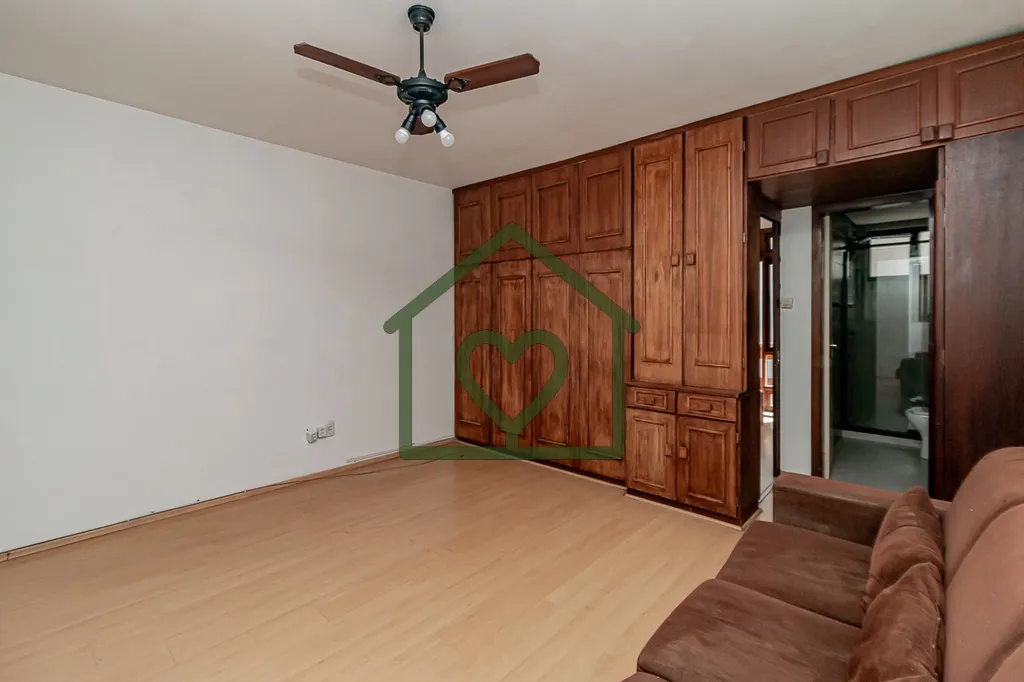 Imagem Com 54m² bem distribuídos, o apartamento conta com 1 dormitório. 
 
O imóvel passou por melhoria...