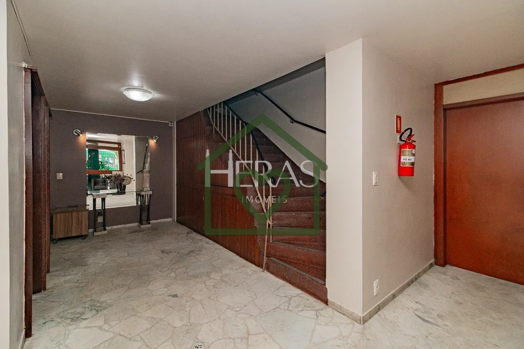 Imagem Amplo apartamento mobiliado, com 116 m² de área privativa; - 3 dormitórios amplos com ar condicio...