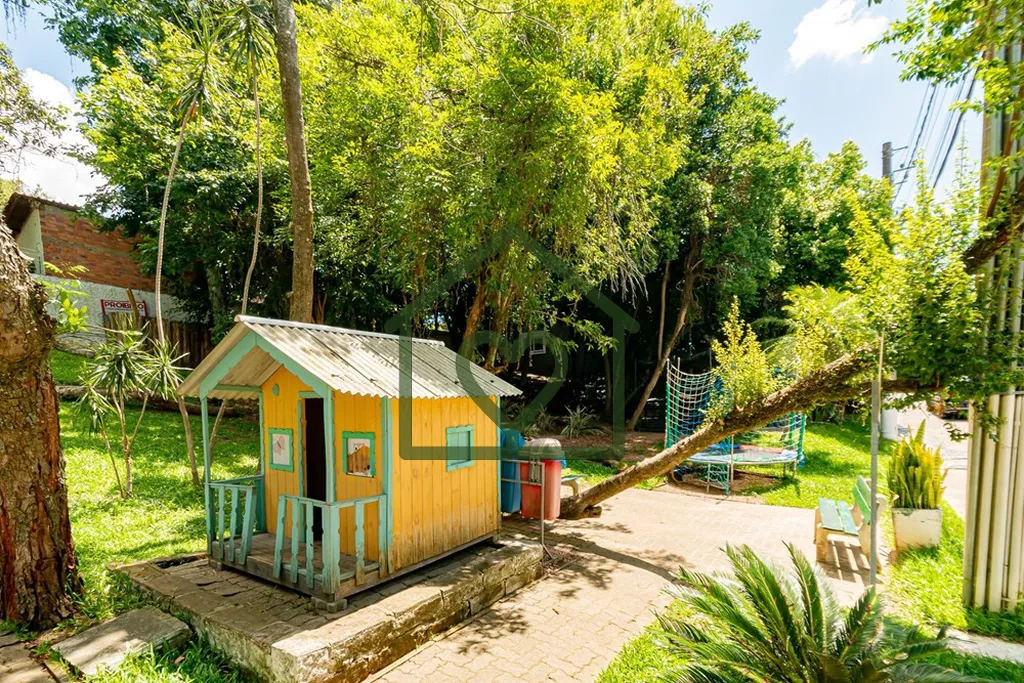 Imagem Casa em condomínio fechado, mobiliada, com 4 dormitórios e 4 vagas de garagem. 

Casa com 198m² e...