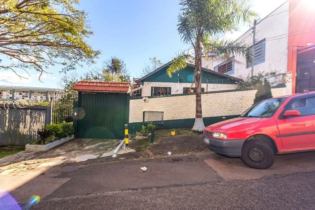 Imagem CASA 03 dormitórios, 2 suítes, 216m² privativos com piscina no BAIRRO MEDIANEIRA