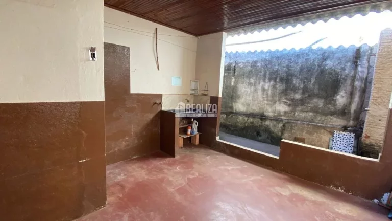 Imagem Excelente Casa à Venda em Uberaba - 2 Dormitórios, 5 Garagens no Bairro Boa Vista