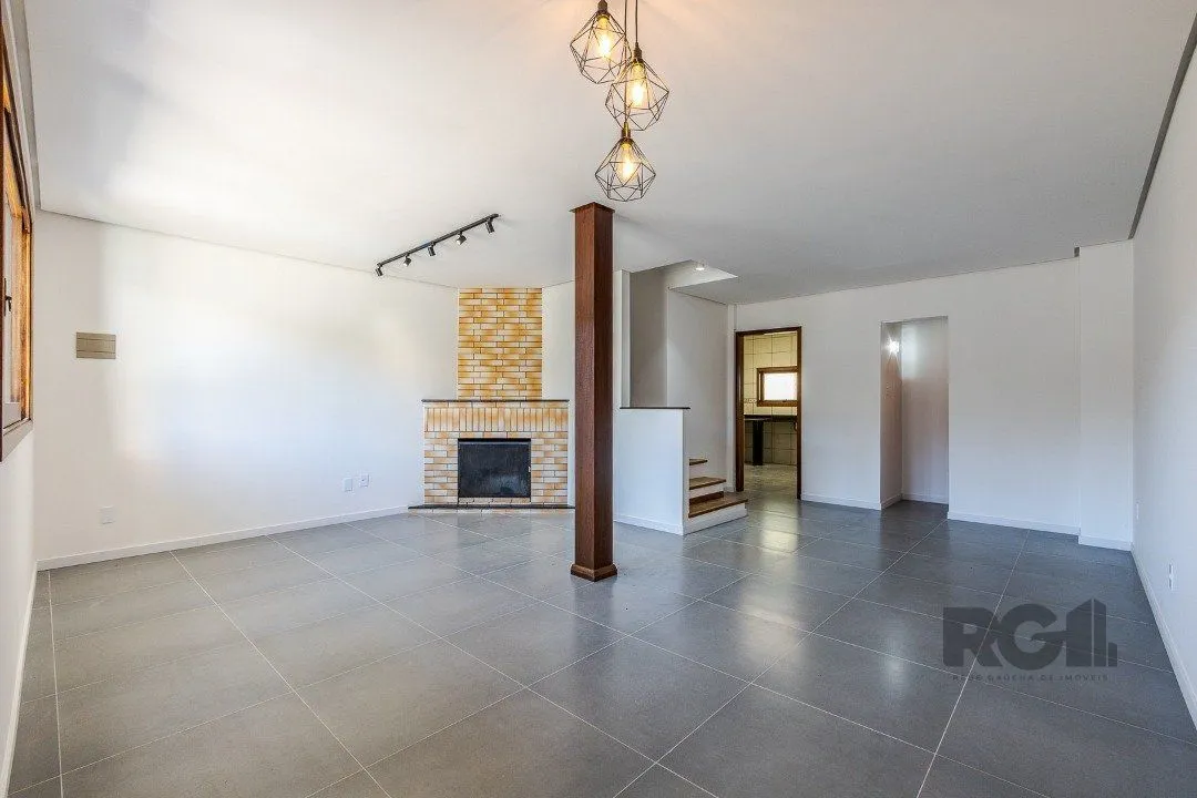 Imagem Casa 103m² - 3 dormitórios, 1 suíte, piscina, 2 vagas no bairro Hípica