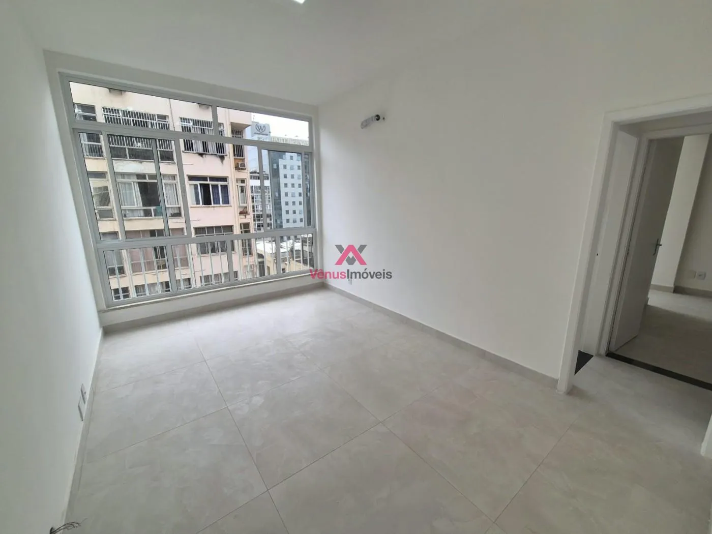 Imagem Apartamento para Venda em Rio de Janeiro, Leme, 2 dormitórios, 1 banheiro, 1 vaga