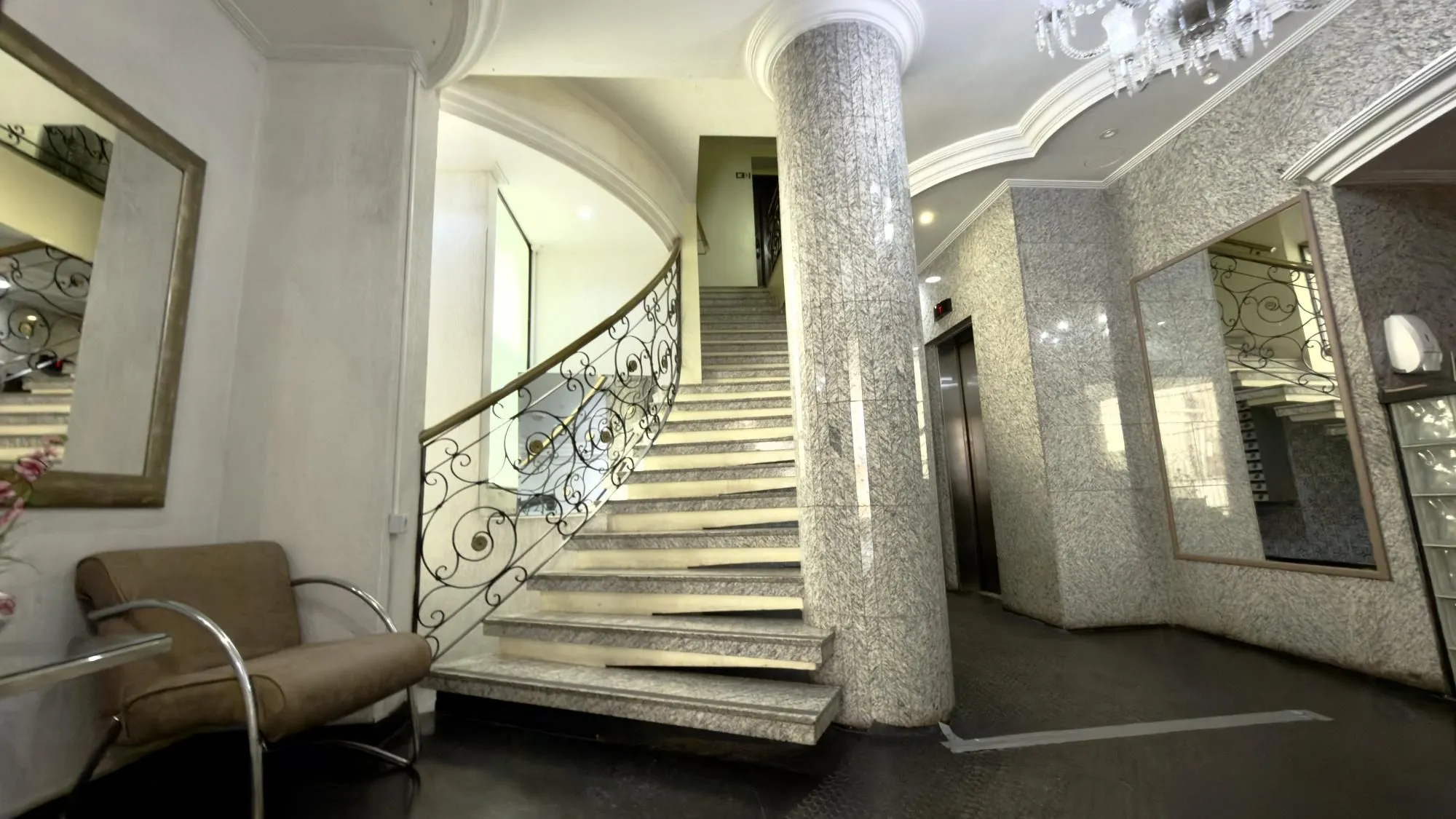Imagem Apartamento 3 quartos para comprar no Ed. Jardim Sevigné. Centro Histórico.