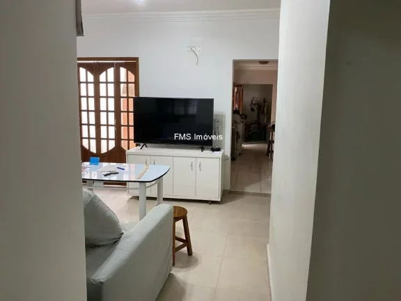 Foto do imóvel Imperdível Casa à Venda em São Paulo-SP, na Vila Mariana: 3 Quartos, 1 Suíte, 2 Salas, 2 Vagas de Garagem - 140m² de Área.