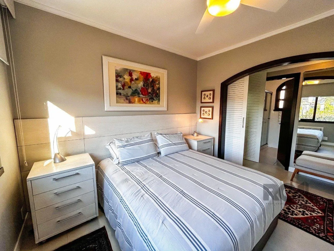 Imagem Casa 3 dormitórios, suíte, lareira, churrasqueira,, pátio, vaga garagem com 309 m² privativos.