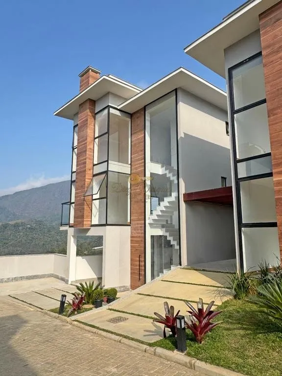 Imagem Casa em Condomínio para Venda em Teresópolis / RJ no bairro Tijuca