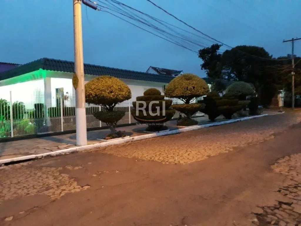 Imagem Casa para Venda - 197m², 3 dormitórios, 4 vagas - Sarandi