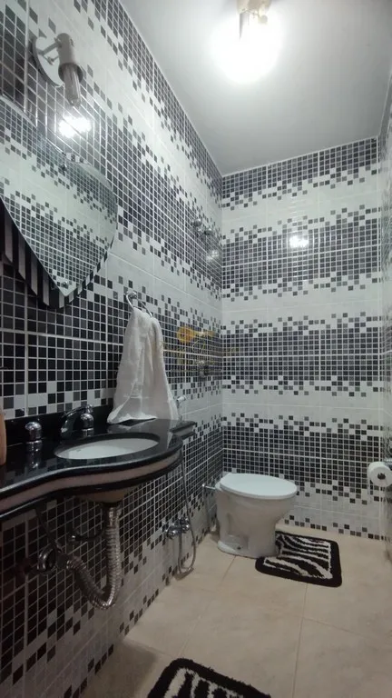 Imagem Casa em Condomínio para Venda em Teresópolis / RJ no bairro Green Valley