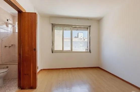 Imagem Apartamento com 4 quartos e 93m² à venda em Centro Histórico, Porto Alegre.