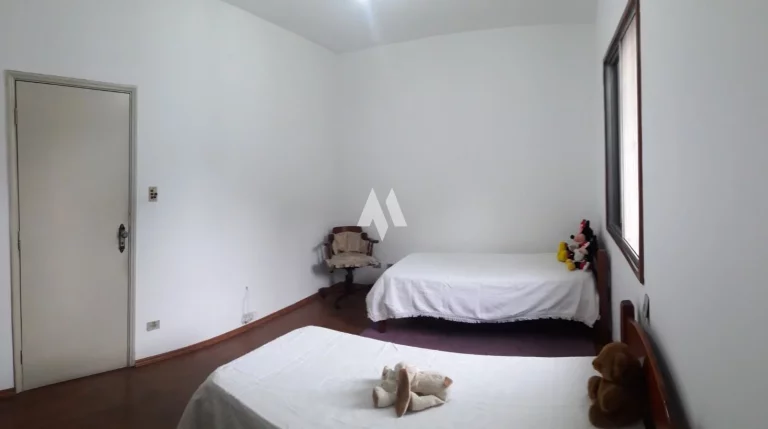 Imagem Casa à Venda no Centro de São Vicente– 307,73m², 4 Quartos, 1 Suíte, 4 Banheiros e Área de Festas
