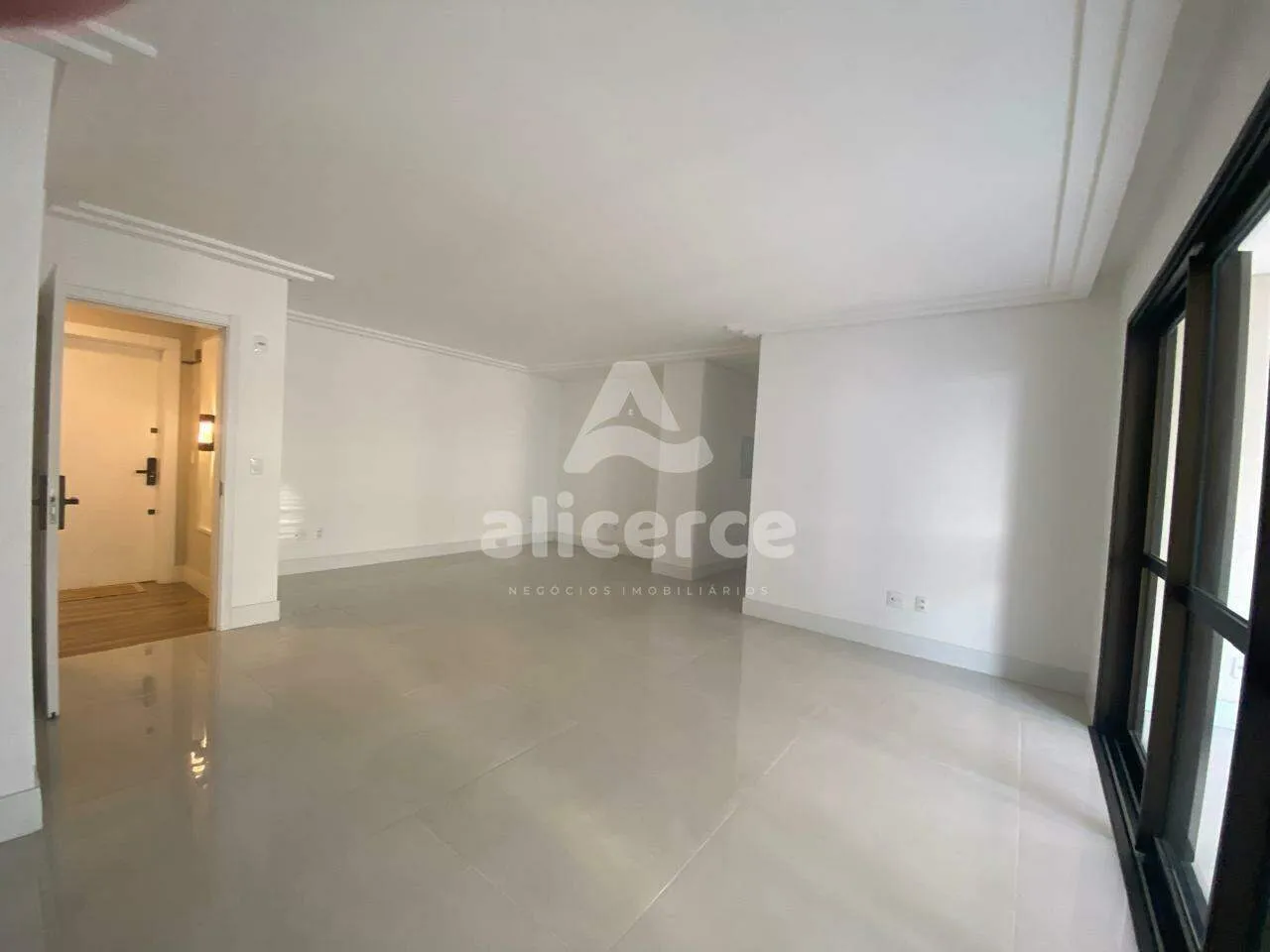 Imagem Apartamento de alto Luxo com 129,15 m² privativos sendo 03 Suítes, Sacada gourmet, no Kobrasol - São José/SC