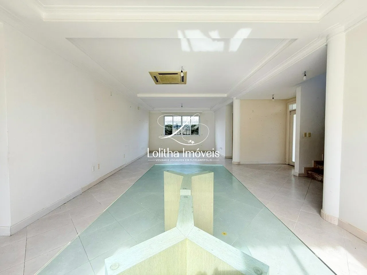 Imagem CASA COM 3 SUÍTES À VENDA EM JURERÊ - FLORIANÓPOLIS/SC