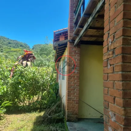Imagem 2 pequenas Casas na maquinino Bairro MAQUININHA, em um terreno de 700 metros limpo em rua asfaltada , junto a natureza