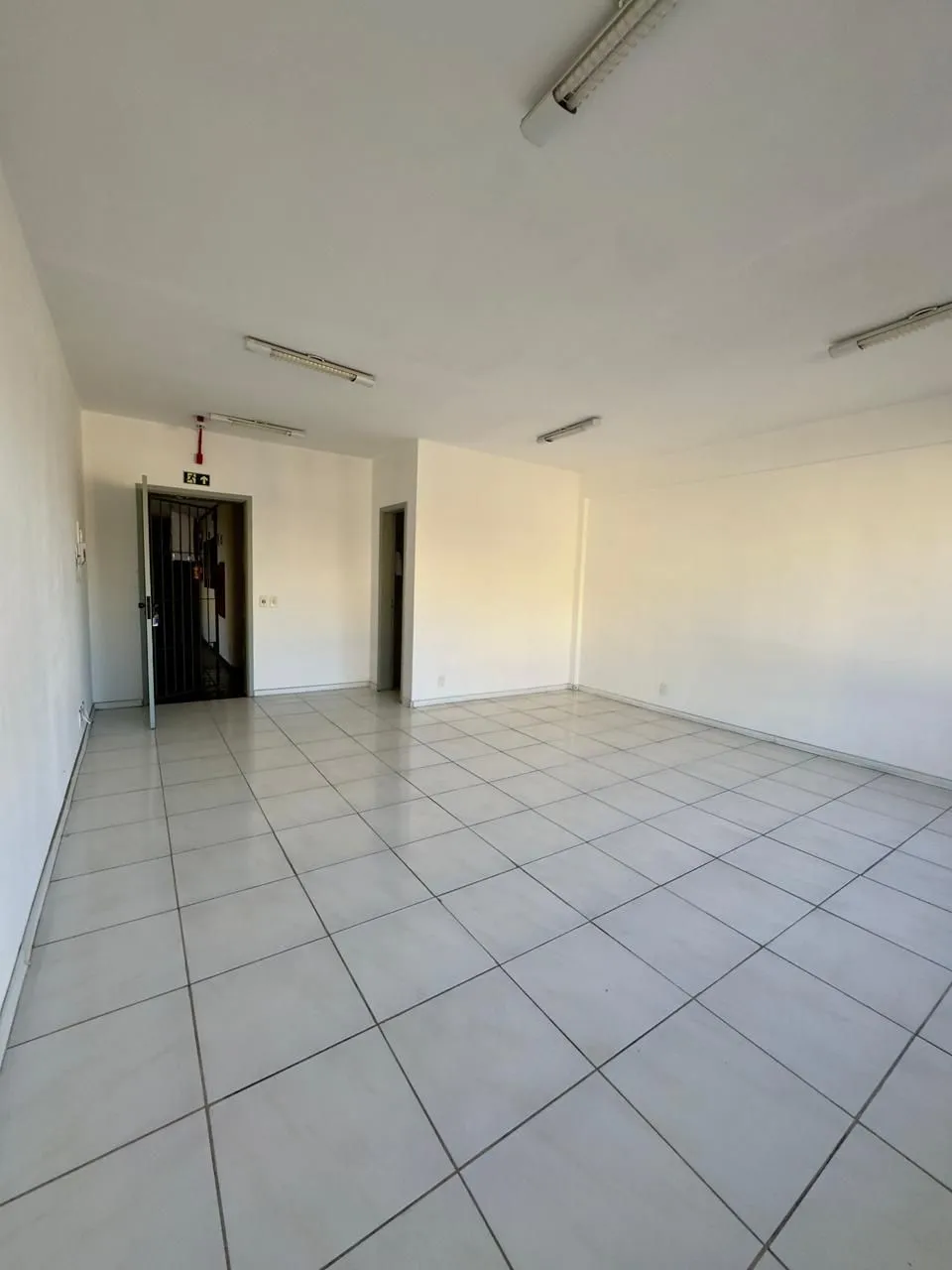 Imagem Oportunidade imperdível! Sala Comercial à Venda - Bairro Floresta