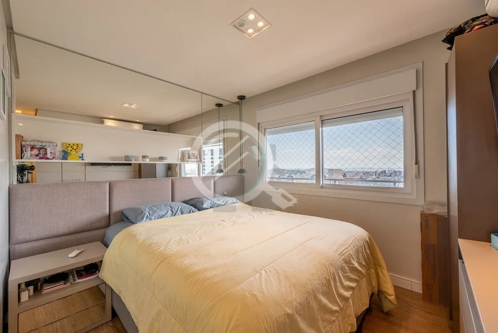 Imagem Ótimo apartamento em andar alto com linda vista perene do Rio Guaíba. Imóvel com 76,69 m2 de áre...