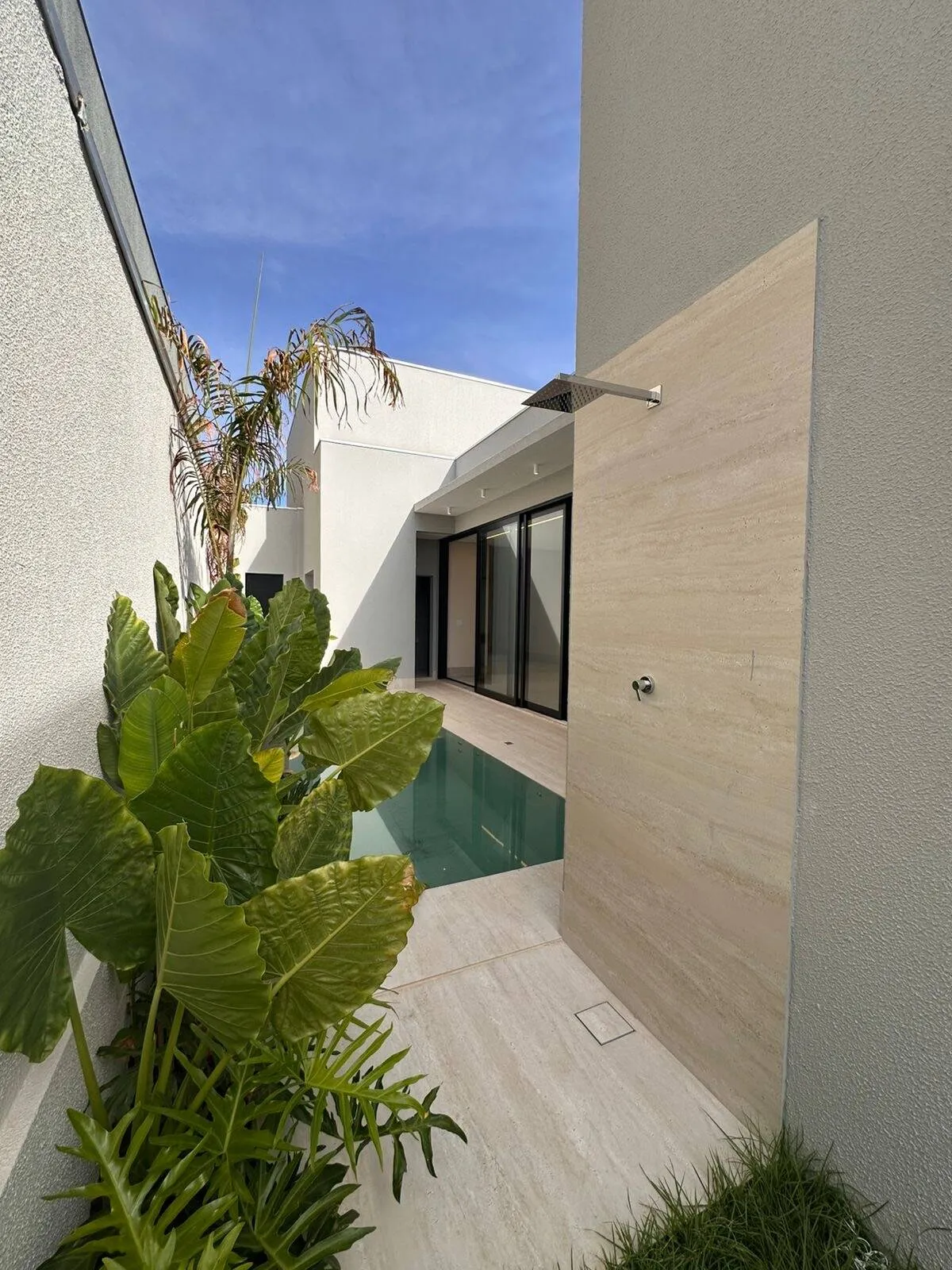 Imagem Casa três suítes Condomínio Belvedere 2
