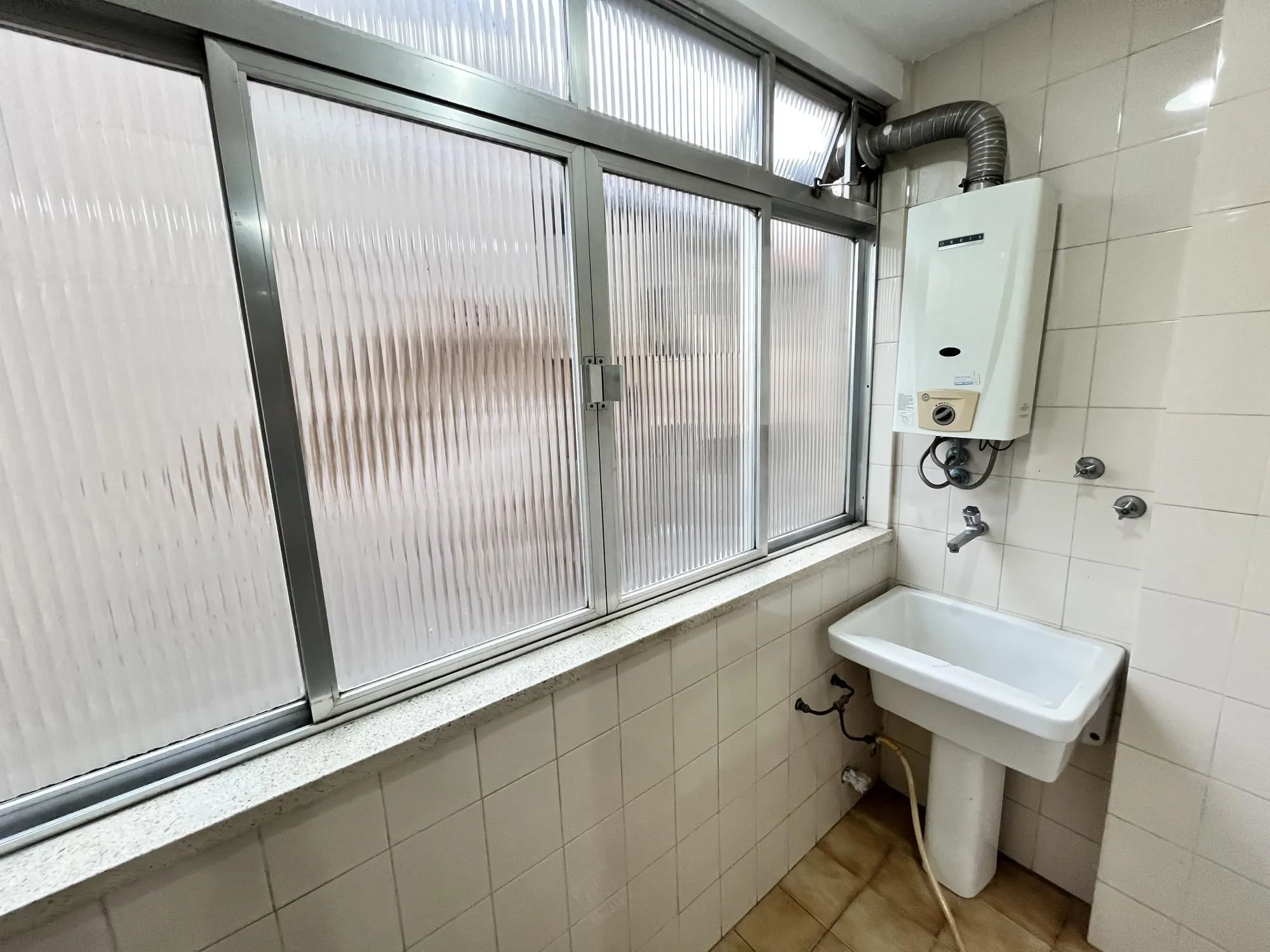 Imagem Apartamento de 1 quarto, 2 sacadas e 1 vaga de garagem no bairro Farroupilha POA