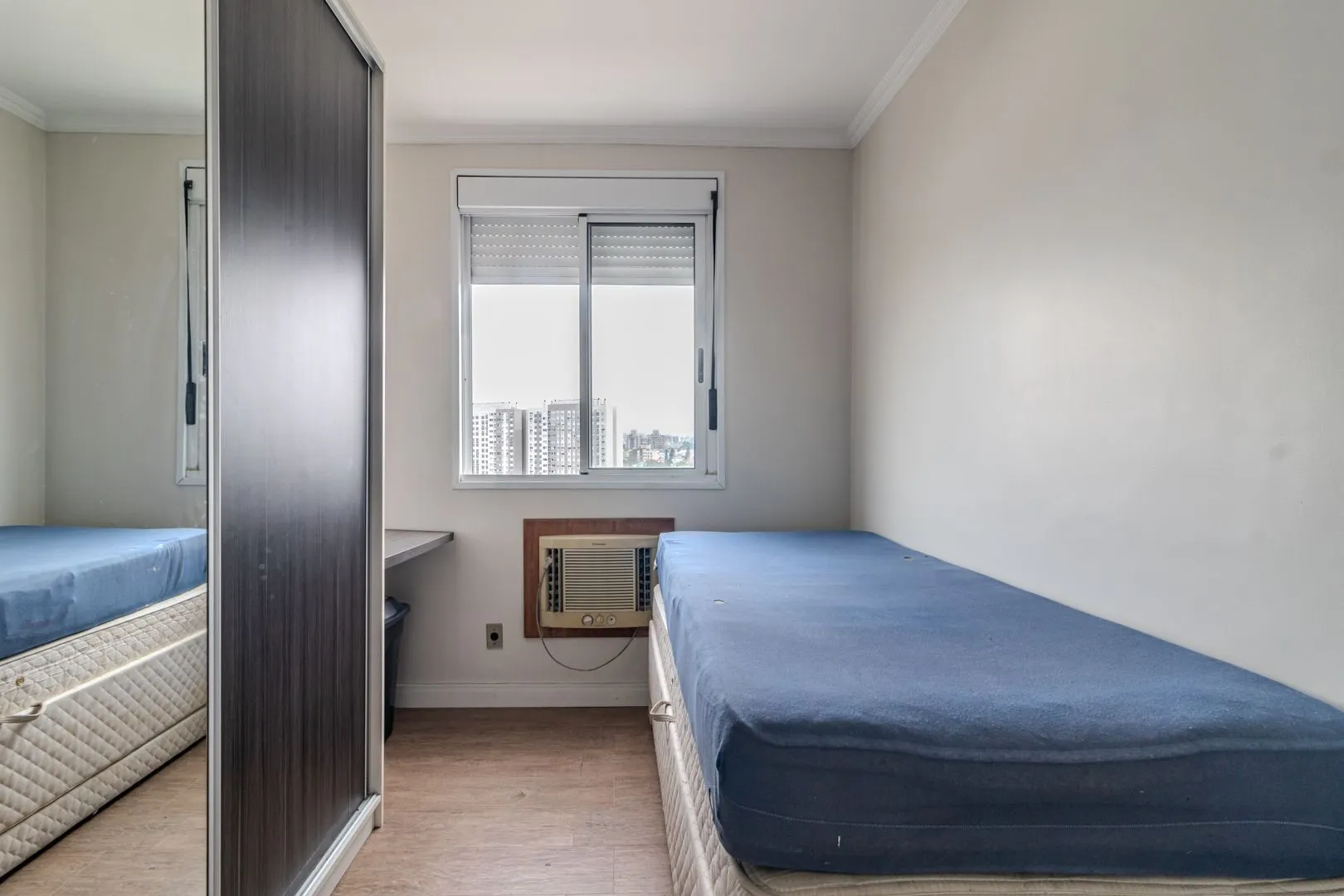 Imagem MÁFFER IMÓVEIS ALUGA LINDO APARTAMENTO 2 DORMITÓRIOS MOBILIADO COM GARAGEM NA AV. ASSIS BRASIL, PRÓXIMO AO SHOPPING LINDÓIA