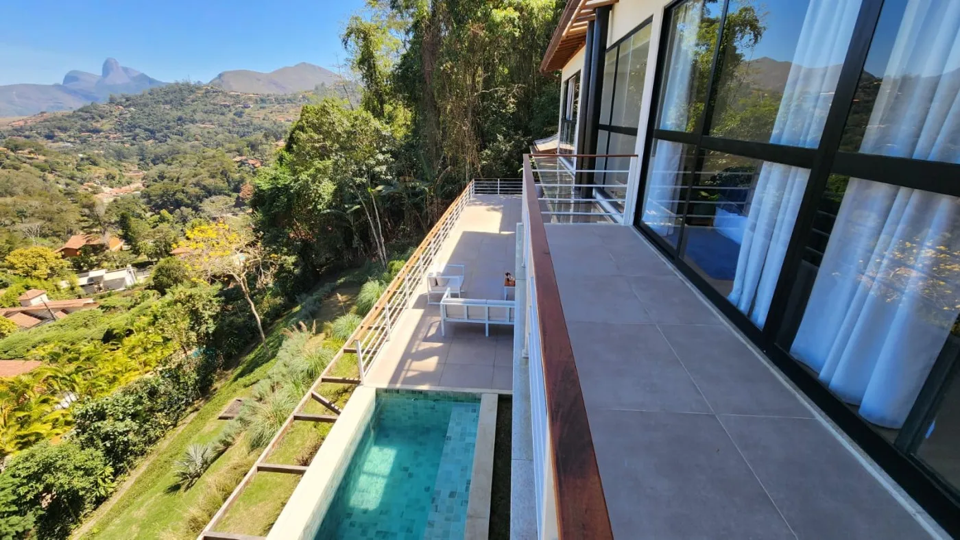 Imagem Casa em Condomínio para Venda em Petrópolis / RJ no bairro Itaipava