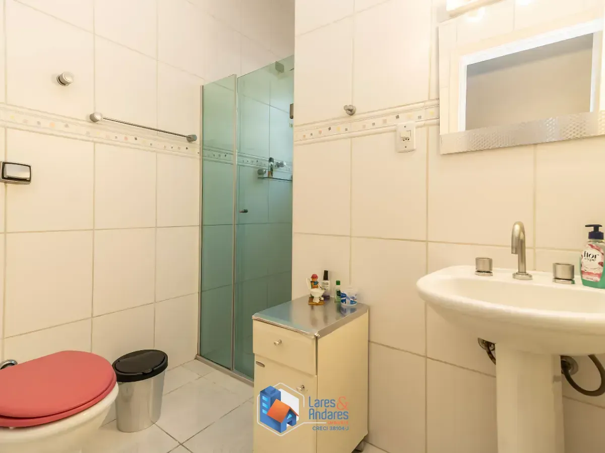 Imagem Casa para venda em Jardim Peri com 3 quartos, sendo 1 suíte, 216m²