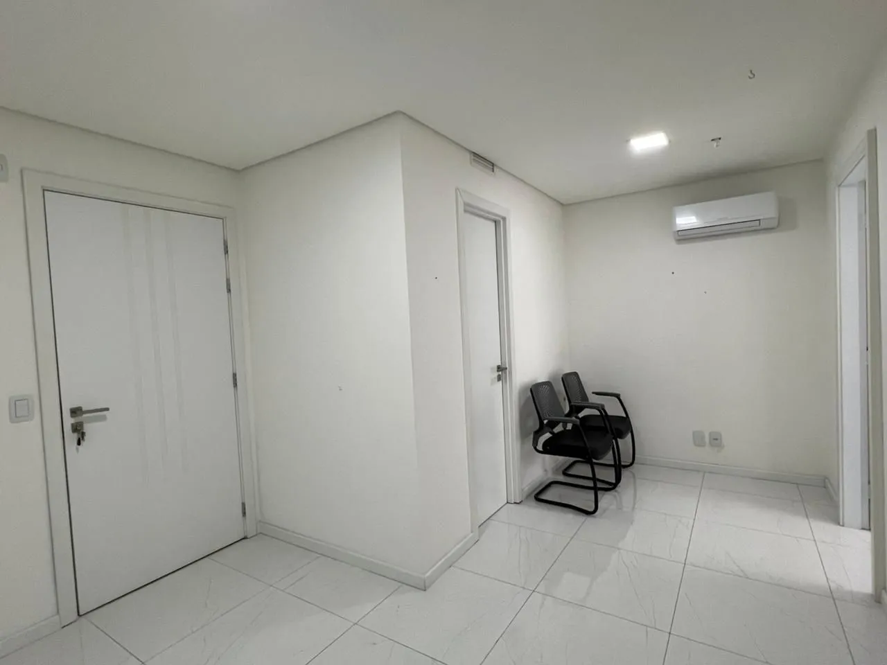 Imagem Sala comercial com 44 m2 a venda no Trend Nova Carlos Gomes.