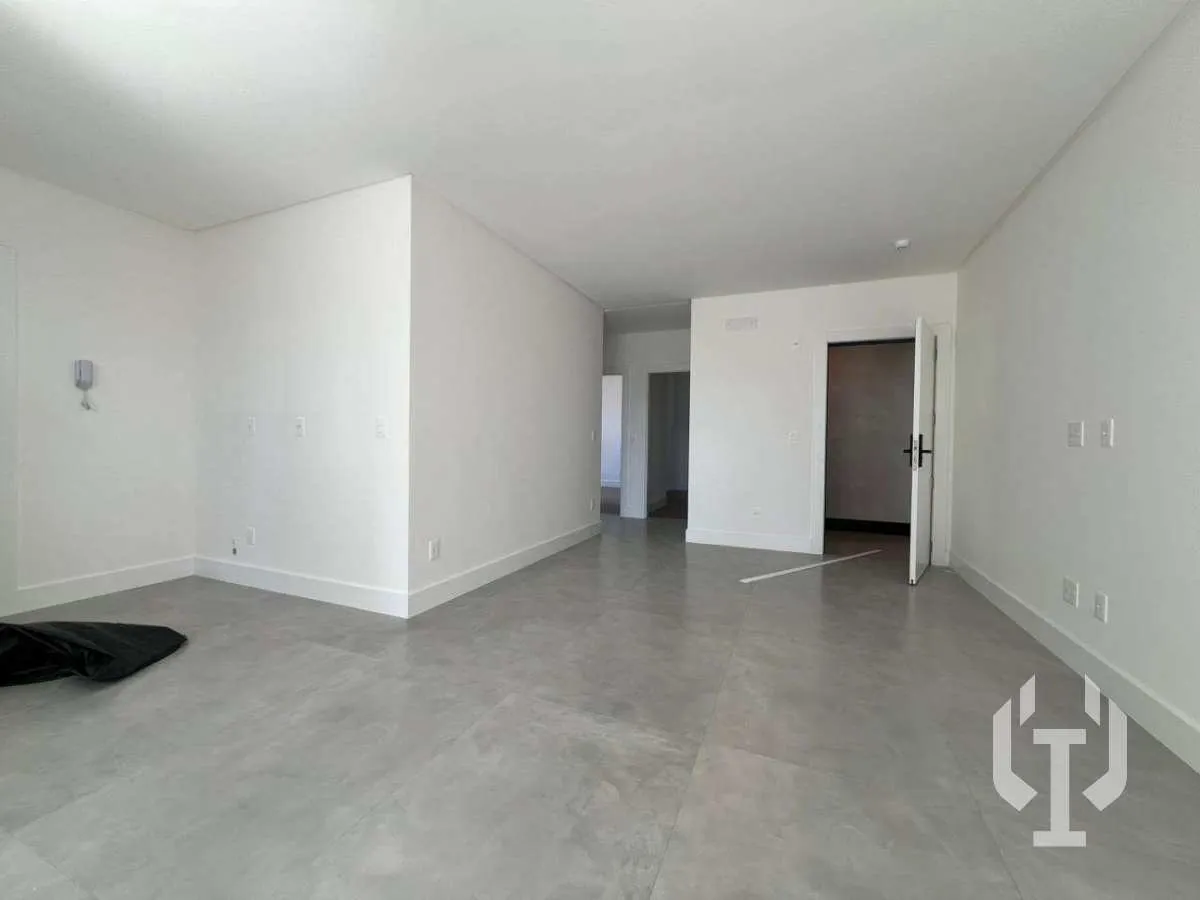 Imagem Apartamento Novo Quadra Mar com Lazer Completo em Meia Praia