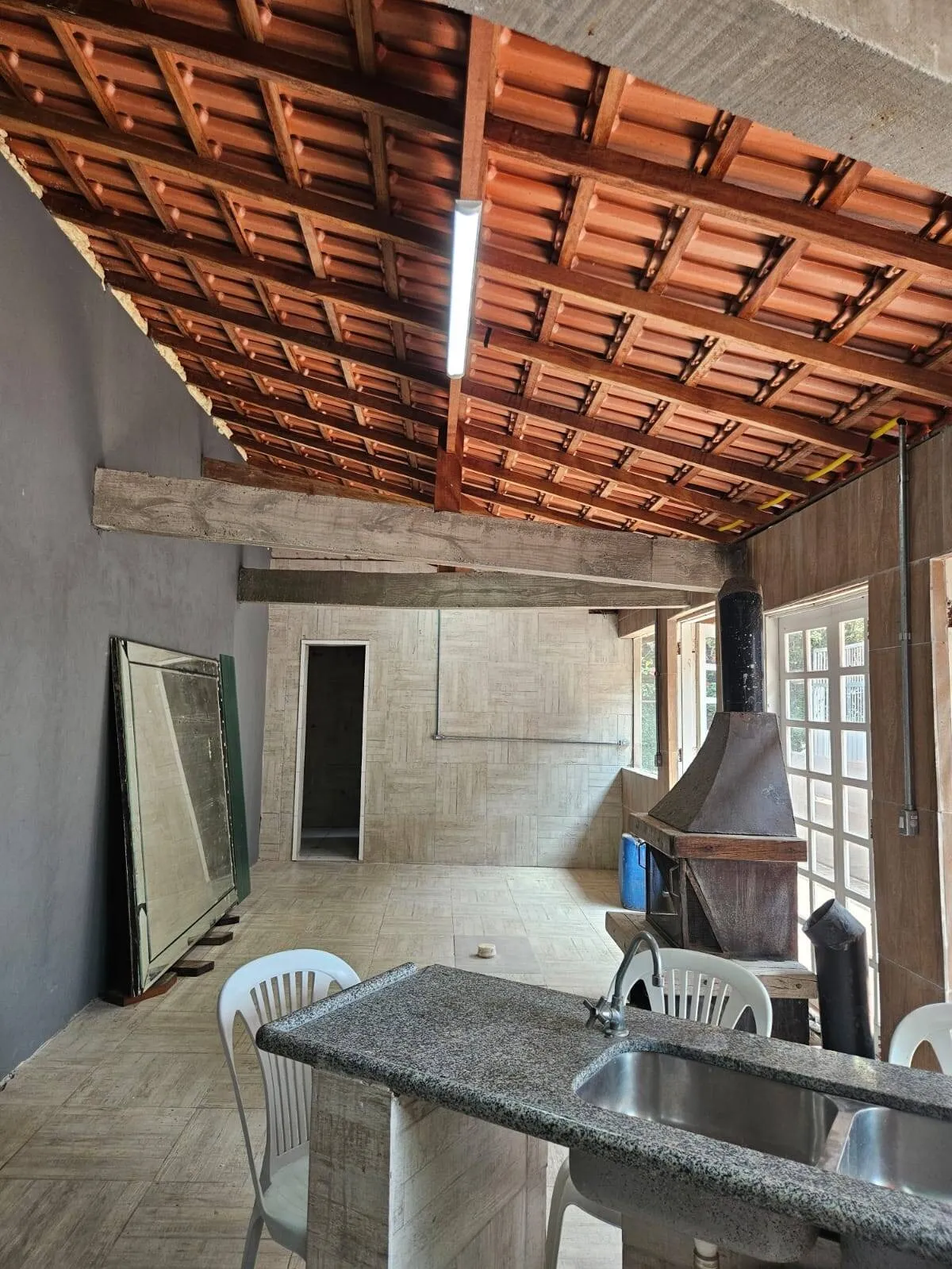 Imagem Linda Casa Nova em Higienópolis - 700m² de Terreno, 4 Suítes e Área de Lazer Completa