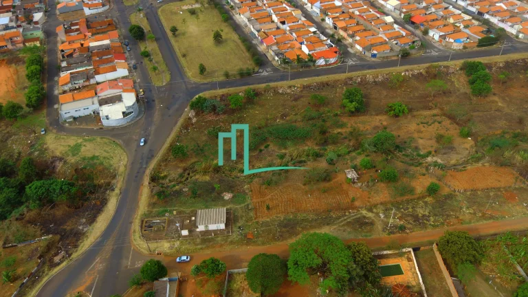 Imagem ÁREA DISPONIVEL PARA VENDA COM 2.850 METROS NA AVENIDA PROFESSOR CLAUDIO JUNQUEIRA