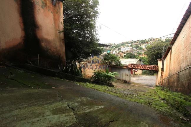 Imagem Casa e Galpão no 1º de Outubro, Ibirité/MG