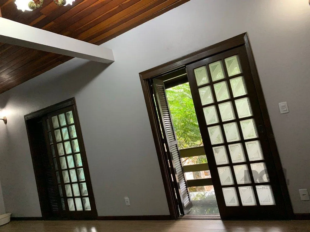 Imagem Casa sobrado com 03 dormitórios e garagem para 3 carros na cidade de Nova Petrópolis